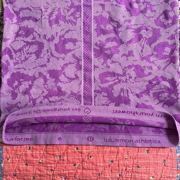 LULULEMON ATHLETICA purple patterned tank in great condition! - Picture 4 of 5